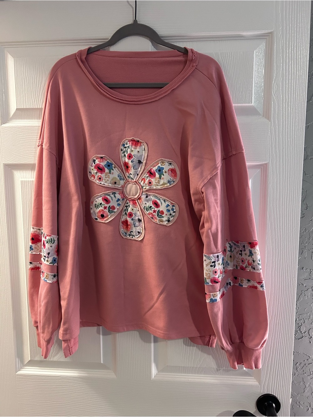Women's Pink Floral Appliqué Sweatshirt